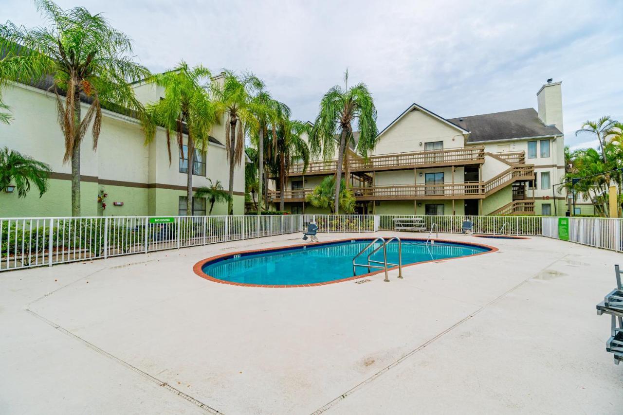 Doral Inn & Suites Miami Airport West ภายนอก รูปภาพ