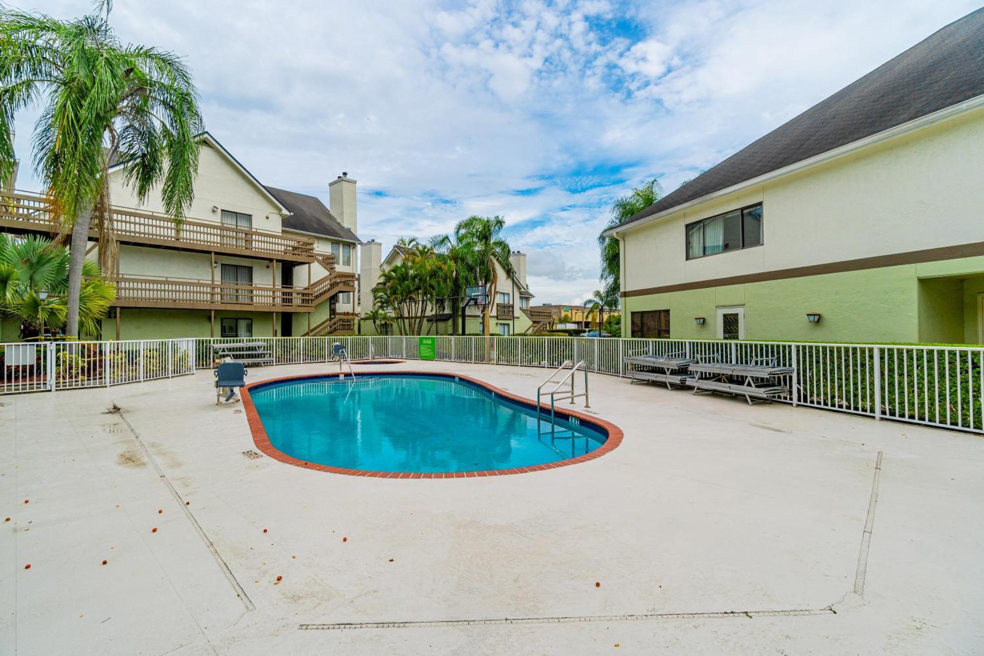 Doral Inn & Suites Miami Airport West ภายนอก รูปภาพ